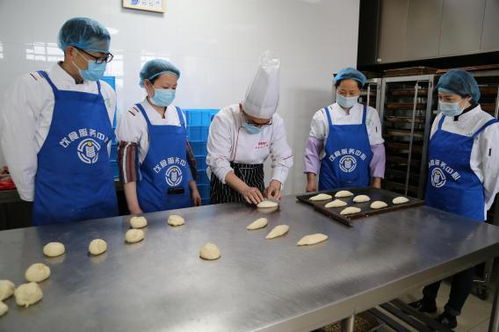 合肥工業(yè)大學飲食服務中心一行赴我校糕點廠開展餐飲服務調研學習交流活動
